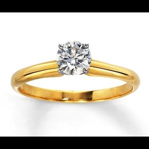 Round cut 1/2 carat engagement ring 💍